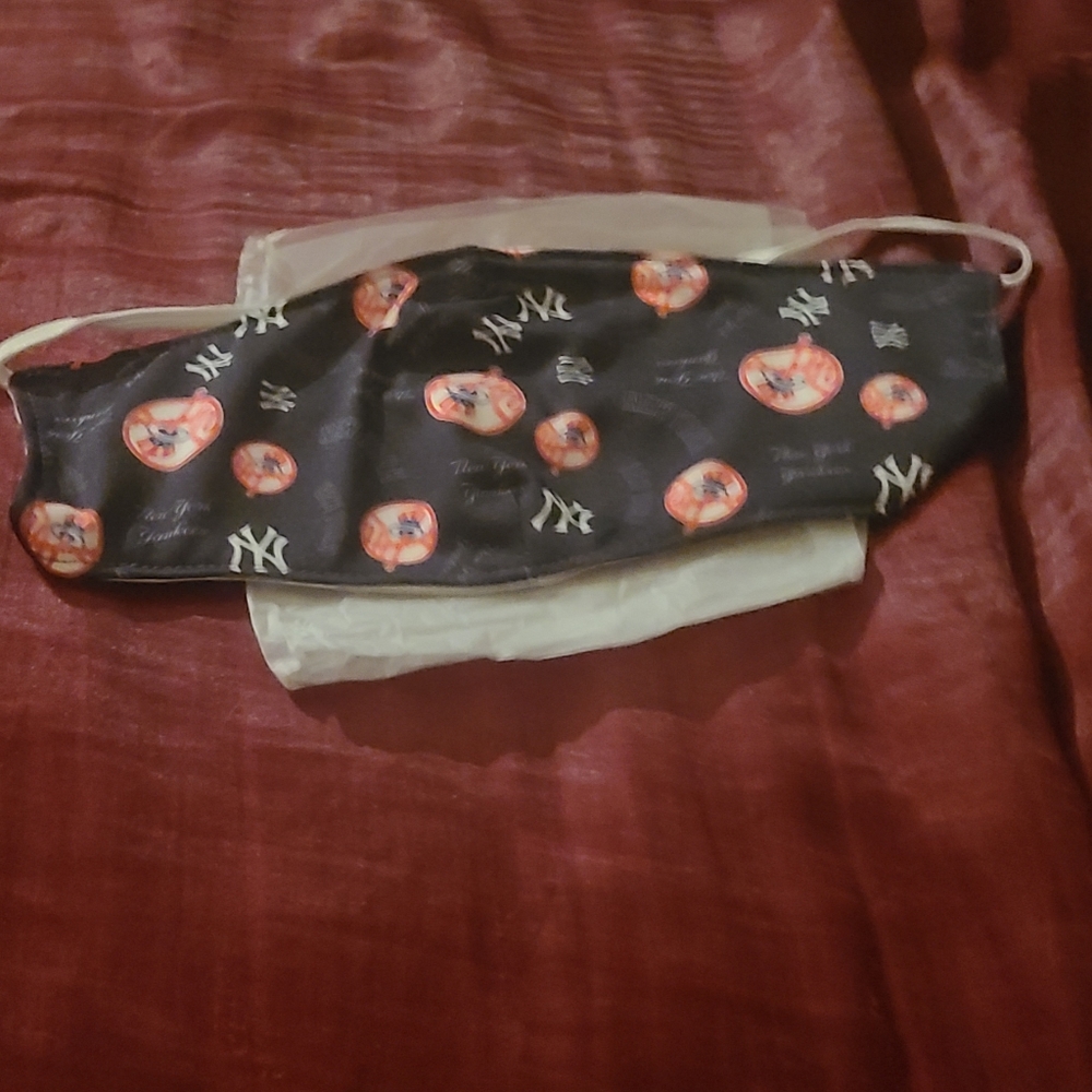 NY. YANKEES FACE MASK!!!!!!!!!!!!!!!!!!!!!!!!!!!!!